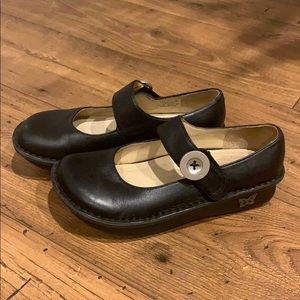 Allegria nursing shoes size 6